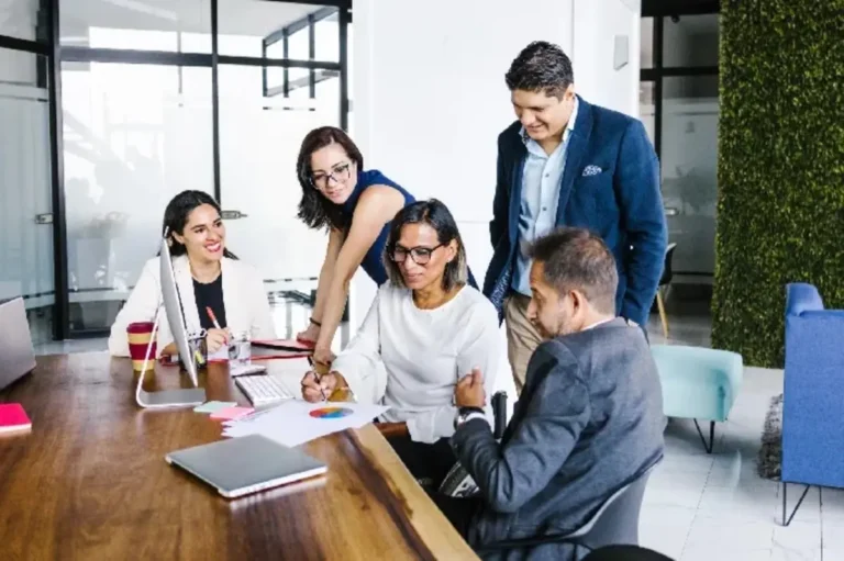 Liderança inclusiva para pessoas trans - como sua empresa pode criar espaços seguros
